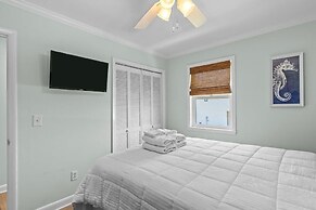 Sunrise Sound Cottage 3 Bedroom Home by RedAwning