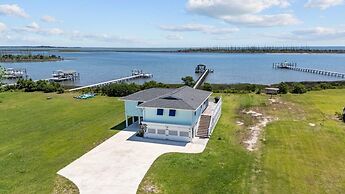 Sunrise Sound Cottage 3 Bedroom Home by RedAwning