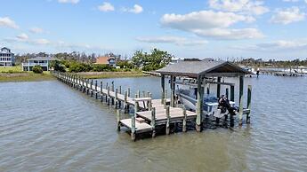 Sunrise Sound Cottage 3 Bedroom Home by RedAwning