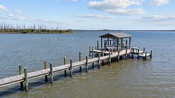 Sunrise Sound Cottage 3 Bedroom Home by RedAwning