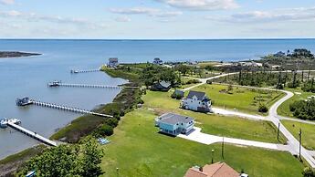 Sunrise Sound Cottage 3 Bedroom Home by RedAwning