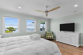 Sunrise Sound Cottage 3 Bedroom Home by RedAwning