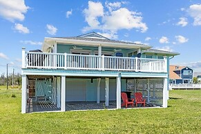 Sunrise Sound Cottage 3 Bedroom Home by RedAwning