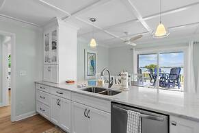 Sunrise Sound Cottage 3 Bedroom Home by RedAwning