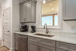 Wine N' Sea - 2704 Bienville 5 Bedroom Home by RedAwning