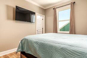 Wine N' Sea - 2704 Bienville 5 Bedroom Home by RedAwning