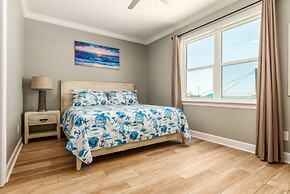 Wine N' Sea - 2704 Bienville 5 Bedroom Home by RedAwning