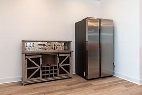 Wine N' Sea - 2704 Bienville 5 Bedroom Home by RedAwning