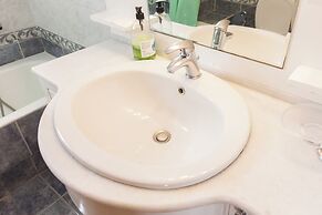 Koridalos Terrace Apt w Spectacular View