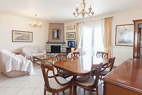 Koridalos Terrace Apt w Spectacular View