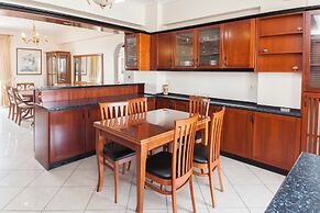 Koridalos Terrace Apt w Spectacular View