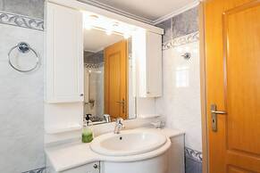 Koridalos Terrace Apt w Spectacular View