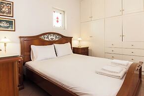 Koridalos Terrace Apt w Spectacular View