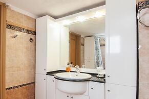 Koridalos Terrace Apt w Spectacular View