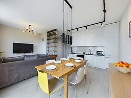 Starowiejska With Parking by Renters