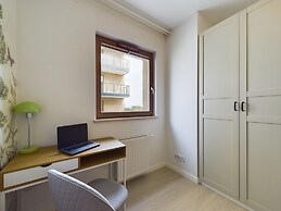 Starowiejska With Parking by Renters