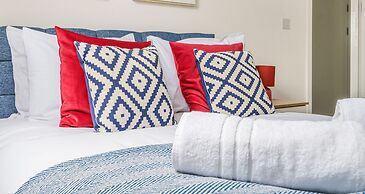 Modern Town Center Apartments Aldershot