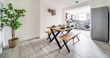 Modern Town Center Apartments Aldershot