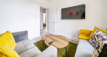 Modern Town Center Apartments Aldershot