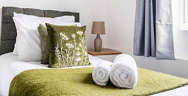 Modern Town Center Apartments Aldershot
