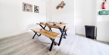 Modern Town Center Apartments Aldershot