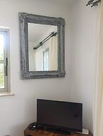 Charming 1-bed Garden Apartment in Tatlisu