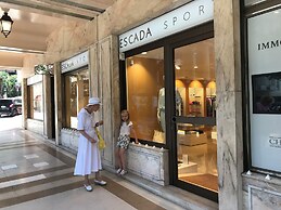 5 Mins Walk Monte Carlo Casino Seaview