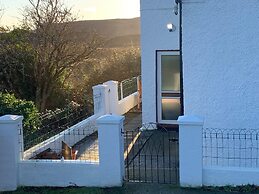 Cosy Sea View Skye Cottage for 6