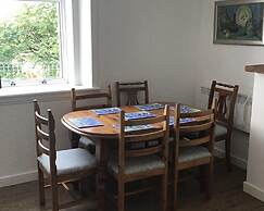 Cosy Sea View Skye Cottage for 6