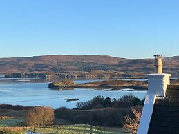 Cosy Sea View Skye Cottage for 6