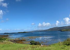 Cosy Sea View Skye Cottage for 6