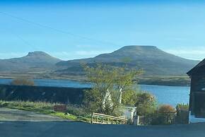 Cosy Sea View Skye Cottage for 6