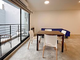 Modern Almagro Apartment for 4 Guests With Balcony and Full Amenities