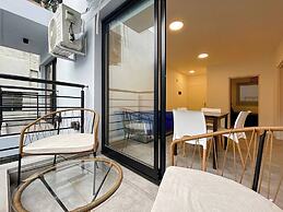 Modern Almagro Apartment for 4 Guests With Balcony and Full Amenities