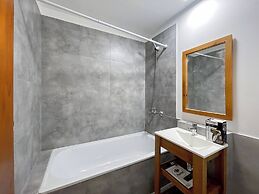 Modern Almagro Apartment for 4 Guests With Balcony and Full Amenities