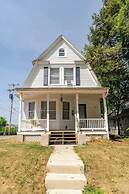 The Carew House Sleeps 10 Fenced 4BR Full Kitchen Steps2 YCP