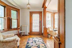 The Carew House Sleeps 10 Fenced 4BR Full Kitchen Steps2 YCP