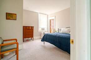 The Carew House Sleeps 10 Fenced 4BR Full Kitchen Steps2 YCP