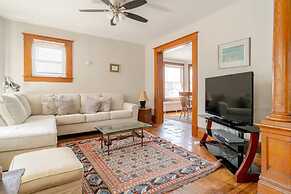 The Carew House Sleeps 10 Fenced 4BR Full Kitchen Steps2 YCP