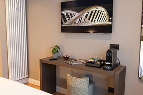 DOMUS 213 Guest House