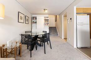 Apartment in Iconic Fingerwharf