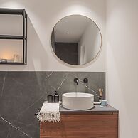 Piccola Como Lotus With 1 Bathrooms