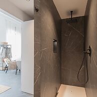 Piccola Como Lotus With 1 Bathrooms