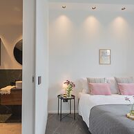 Piccola Como Lotus With 1 Bathrooms