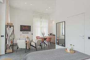 Piccola Como Lotus With 1 Bathrooms