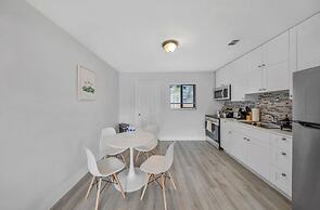 Lakeworth 2 Bedroom Home Free Parking