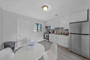 Lakeworth 2 Bedroom Home Free Parking