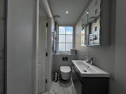 London-apartment-sleeps2-privateentrance