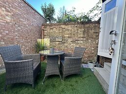 London-apartment-sleeps2-privateentrance