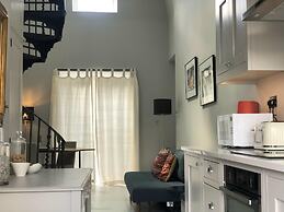 London-apartment-sleeps2-privateentrance